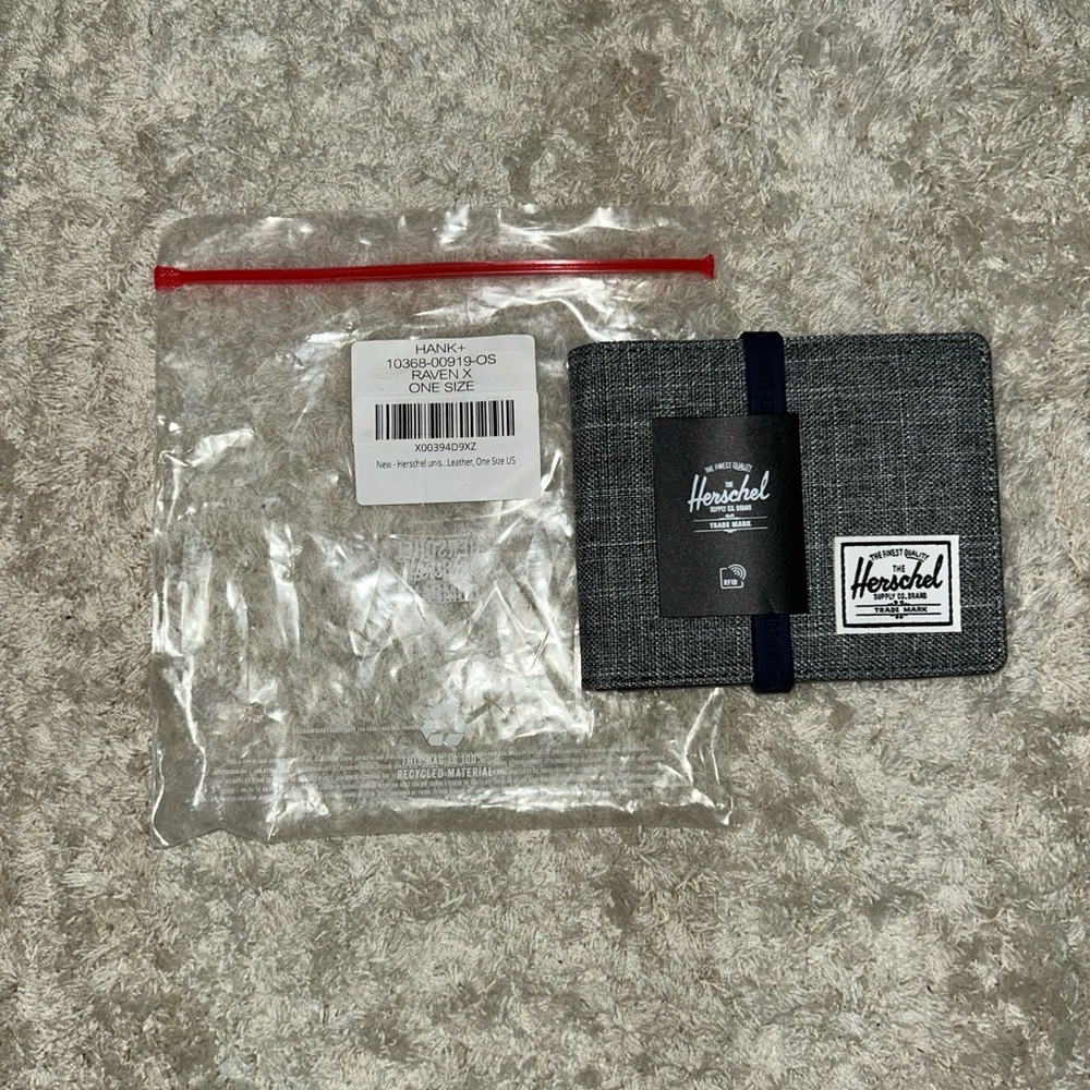 NWT Herschel Supply Company Hank Wallet Raven Crosshatch